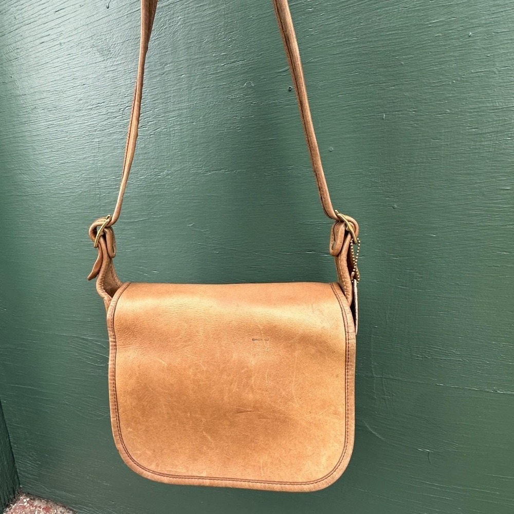 Vintage Coach British Tan Leather Saddle Bag NYC Made classic Crossbody - Picture 1 of 10